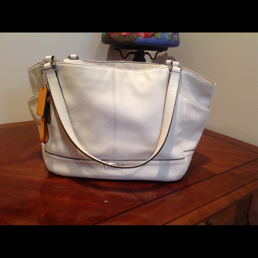 💯 Authentic Leather Coach Bag 🔥